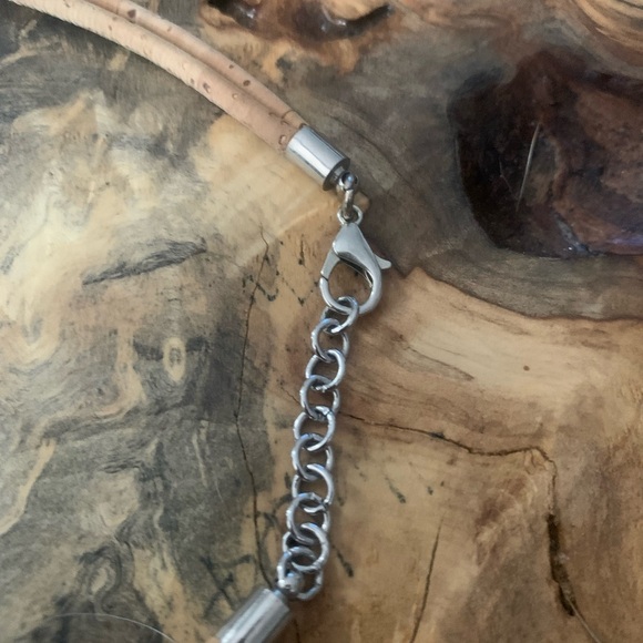 Elegant Black Pendant Necklace - Picture 2 of 10